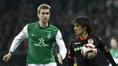 El Valencia empat� a cuatro en Bremen y logr� el pase a cuartos